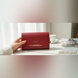 🩷$10 |  NWOT | Versatile Red Clutch Crossbody – NWOT ❤️